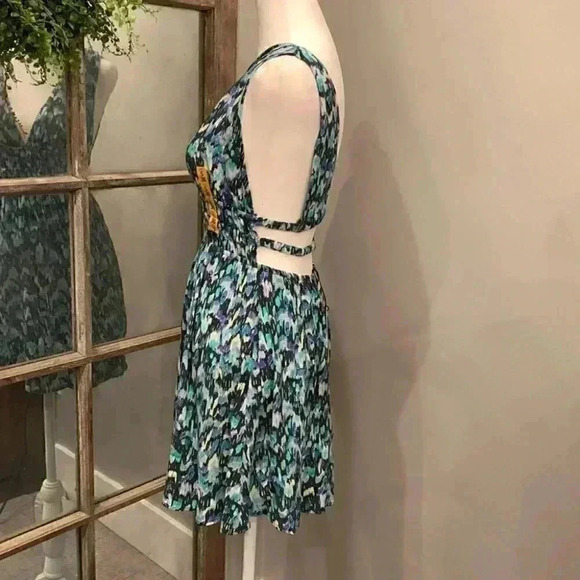 Pull & Bear Patterned Dress - Picture 3 of 6